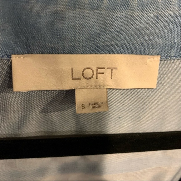 Women’s Loft Denim Blouse - Picture 3 of 3